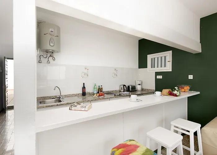 白色岩石公寓 卡门港