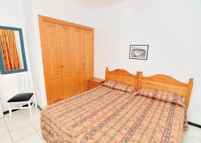 白色岩石公寓 4*