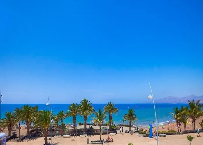 白色岩石公寓 4* 卡门港